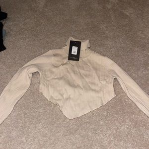 Cropped long sleeve sweater!